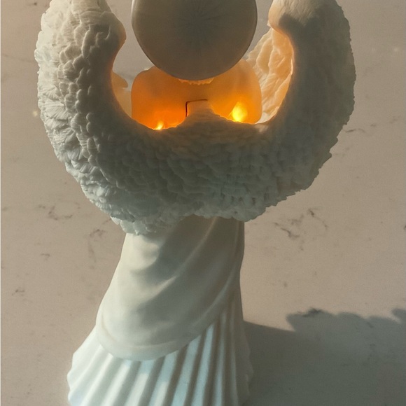 Christmas Around the World 1998 House of Lloyd Alabaster-Style Lighted Angel - Picture 12 of 13